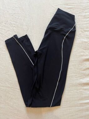 Stori Women’s Black Leggings with Contrast Piping